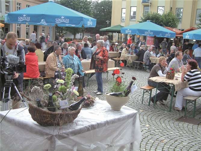 Auch in diesem Jahr können sich die Besucher des Sinziger Weinsommers wieder auf ein Fest der Sinne, Kultur und Gastlichkeit freuen. Archiv