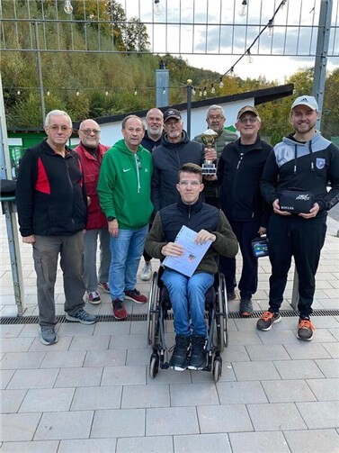 Auch in diesem Jahr sollte mit dem Erlös der Leubsdorfer Rennrollstuhlsportler Jannis Honnef unterstützt werden.  Foto: SV Leubsdorf/Stefan Haardt