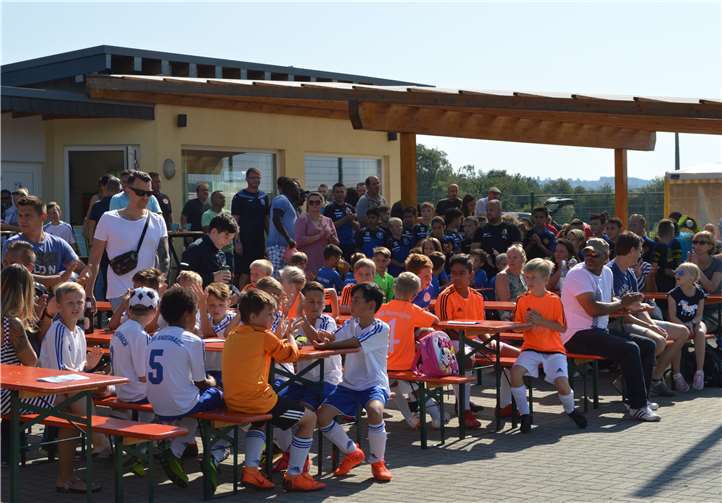 Auch in diesem Jahr tummelten sich zahlreiche junge Fußballer und ihre Begleitungen auf dem Kripper Sportplatzgelände.