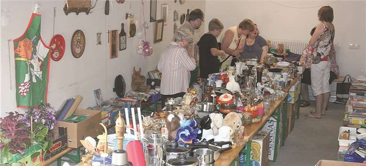 Auch in diesem Jahr war der Flohmarkt eine der Anlaufstationen beim Pfarrfest in Königsfeld.