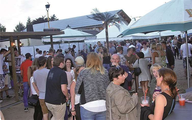 Auch in diesem Jahr war die Beach - Party gut besucht.