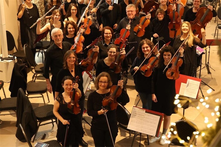 Auch in diesem Jahr wird das Orchester des Kreises Ahrweiler im Rahmen der Uferlichter ein Konzert in der Villa Sibilla geben, hier ein Foto vom Konzert 2025. 