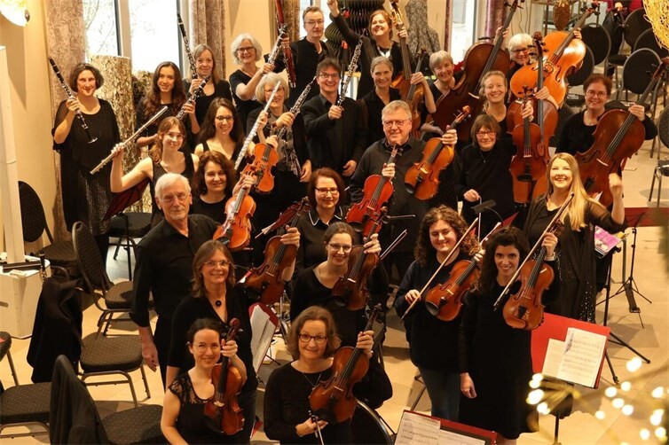 Auch in diesem Jahr wird das Orchester des Kreises Ahrweiler im Rahmen der Uferlichter ein Konzert in der Villa Sibilla geben, hier ein Foto vom Konzert 2025.