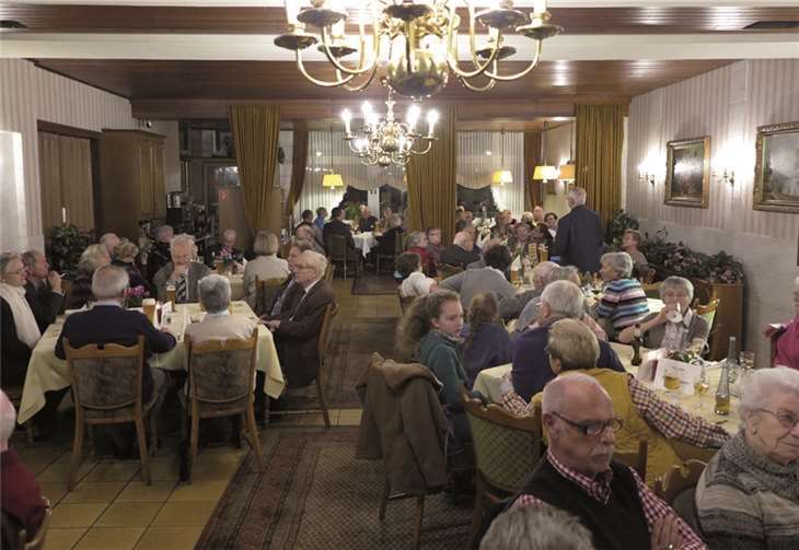 Auch in diesem Jahr wird der Döppekooche im Saal der „Rheinkrone“ wieder allen schmecken.privat