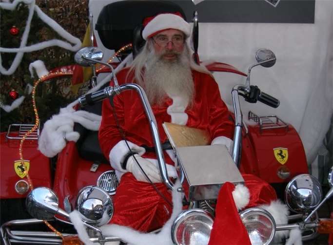 Auch in diesem Jahr wird der Nikolaus wieder mit seinem Trike kommen und die Kinder beschenken. privat