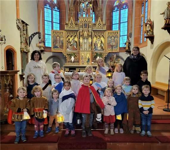 Auch in diesem Jahr wurde der Gottesdienst am Martinsabend von der Kita „Arche Noah“ mitgestaltet. Foto: Adina Lohner