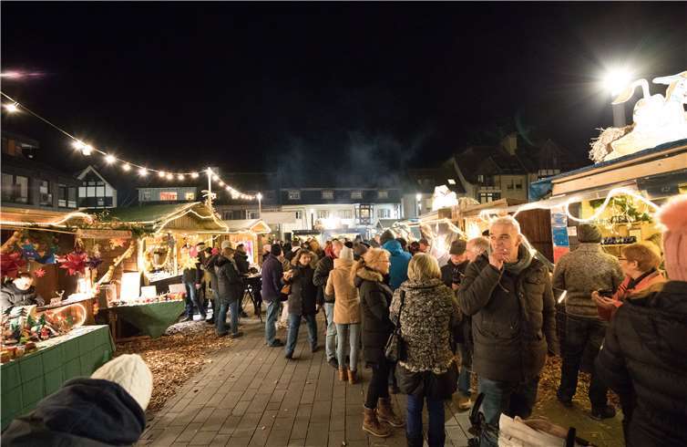 Auch in diesem Jahr zog die Atmosphäredes Zintemaats Menschen von nah und fern an. Fotos: -CEW-