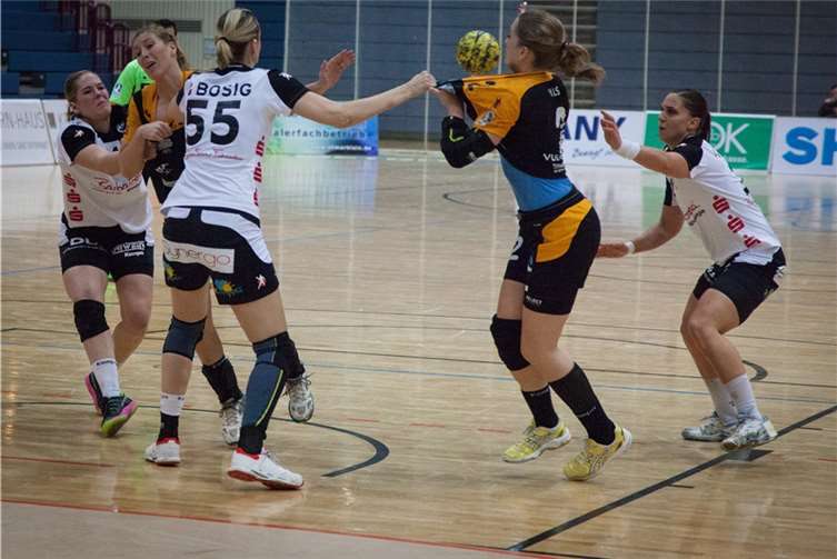 Auch in diesem Spiel wurde mit harten Bandagen gekämpft. Am Ende behielten die Vulkan-Ladies klar die Oberhand.