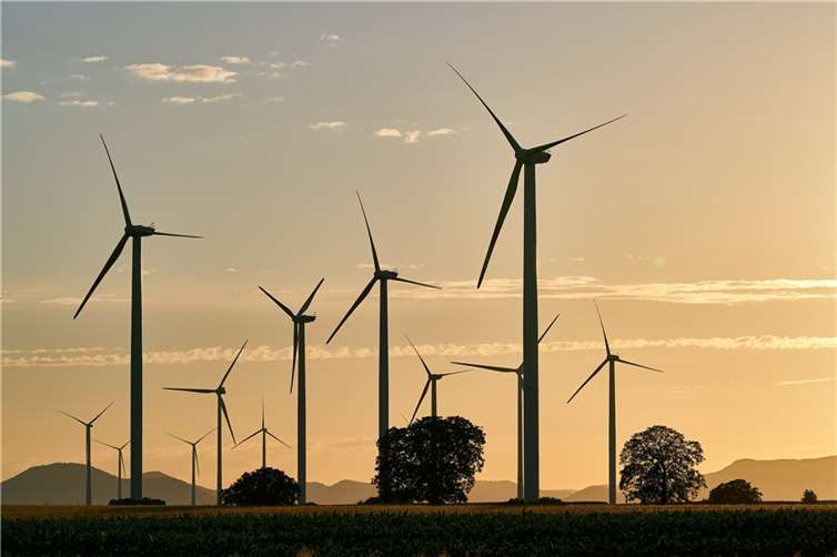 Auch in vielen Kommunen aus unserer Region gibt es Überlegungen, Windräder zu errichten.  Foto: pixabay.com