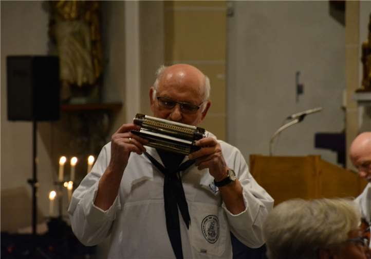 Auch instrumental wurde der Chor begleitet.