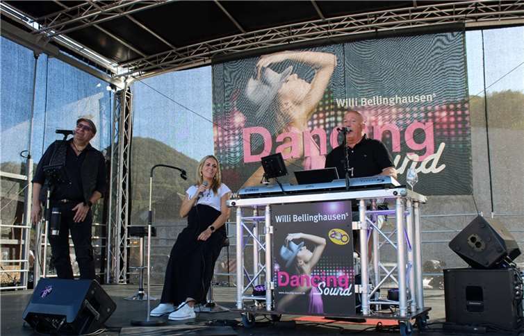 Auch jede Menge Live-Musik gehört dazu.