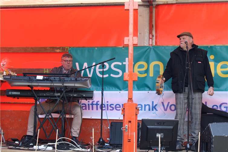 Auch jede Menge Live-Musik hat beim Blütenfest Tradition.