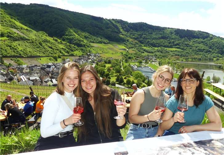 Auch junge Leute haben das Fest und die hervorragenden Weine schon lange für sich entdeckt. Foto: TE