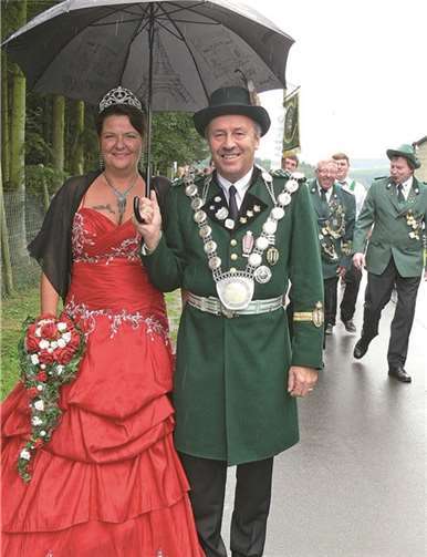 Auch kühler Regen konnte die gute Laune der teilnehmenden Schützen beim 88. Bundesschützenfest in Hambuch nicht verderben.