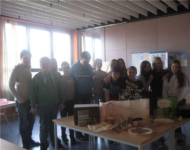 Auch kulinarisch kamen die Puderbacher Realschüler dem künftigen Gastland näher. privat