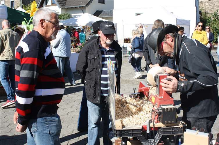 Auch kunstvolle Bastel- und Handwerksarbeiten standen in der Gunst der Besucher weit vorne.