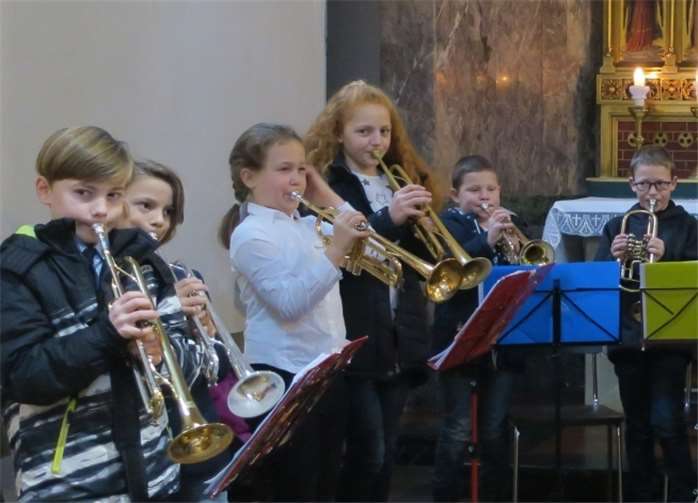 Auch kurzfristige Änderungen des Gottesdienstes brachten die jungen Künstler nicht aus dem Konzept.