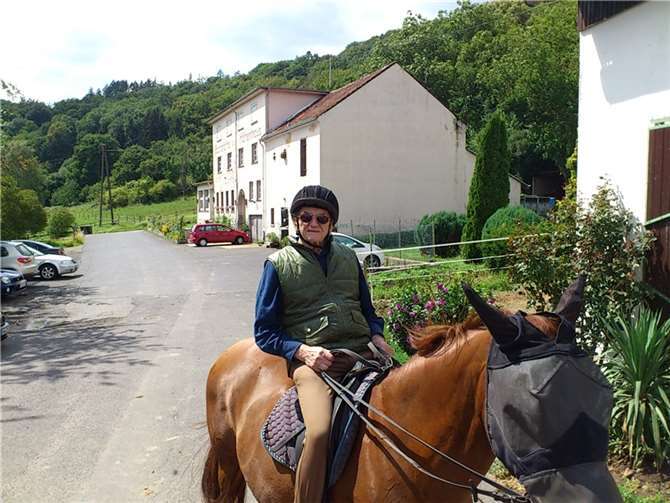 Auch mit 95 Jahren sitzt Christoph Glassmann noch fest im Sattel.Kâlogrêant Dittmer