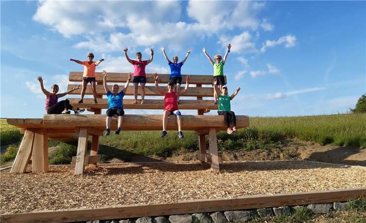 Auch mit Abstand hat man viele Freude in der Vulkanregion Laacher See.Quelle: LG Laacher See