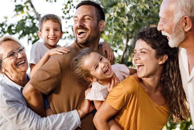 Auch mit Diabetes fit und leistungsfähig sein für Familie und Freunde – mit kleinen Anpassungen im Lebensstil kann es klappen.