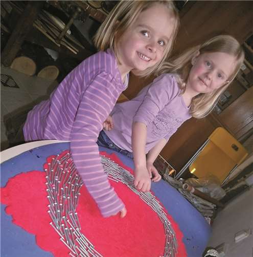 Auch mit Nägeln lässt sich ein Kunstwerk erstellen.