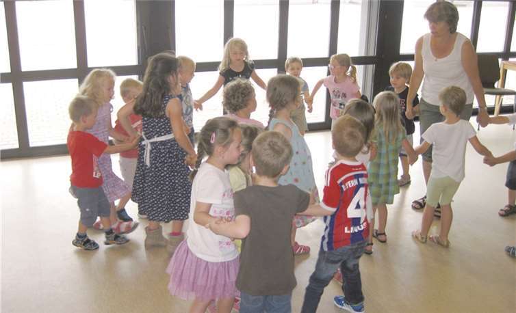 Auch mit einem Tanz begeisterten die Kinder ihre Gäste. privat