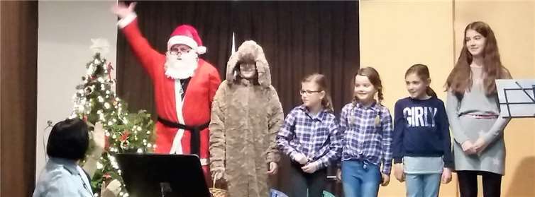 Auch mit nur sechs Kindern kann man ein Theaterstück aufführen. privat