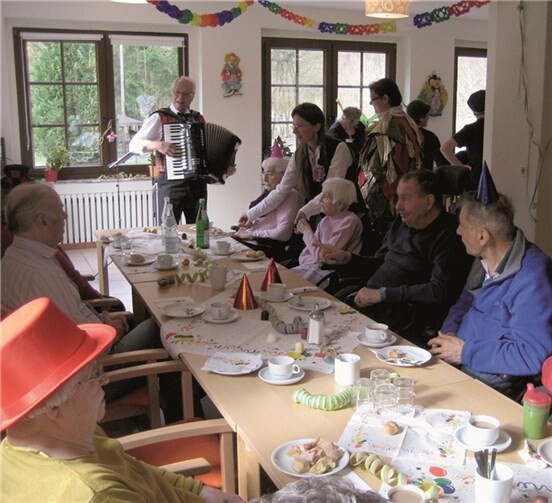 Auch musikalisch waren die Heimbewohner bestens versorgt.privat