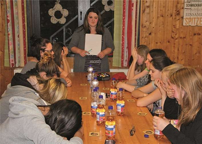 Auch ohne Handy und ohne Fernseher lässt sich ein Abend überstehen.