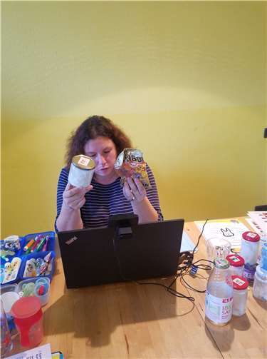 Auch online kam Diana Brod mit den Eltern in Kontakt. Foto: Caritas