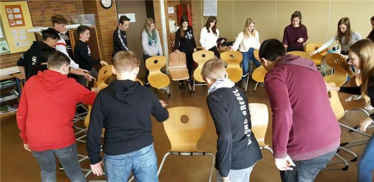 Auch praktische Übungen standen auf dem Stundenplan während des Antimobbingtrainings an der Boeselager-Realschule Ahrweiler.Foto: privat