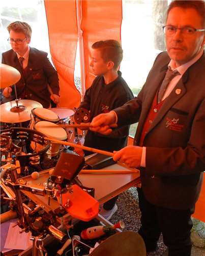 Auch sehr junge Musiker bekommen schon ihre Chance zum Spielen in der Öffentlichkeit.