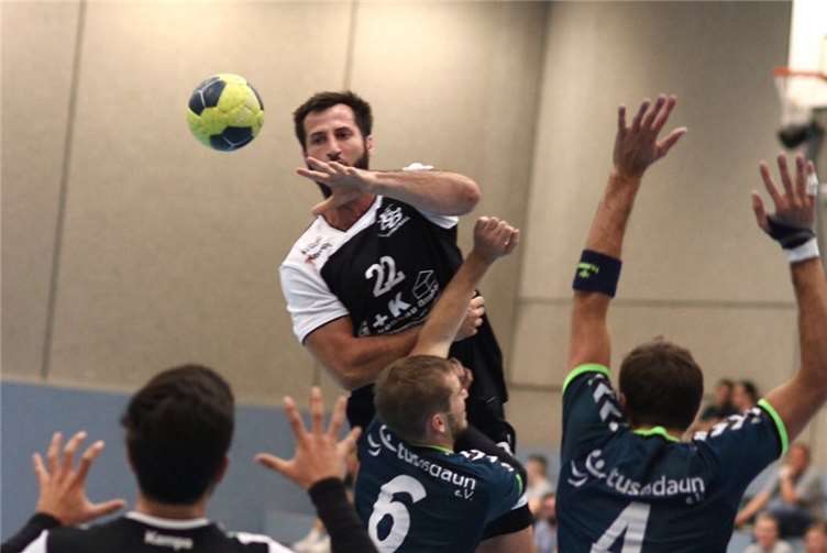Auch sieben Treffen von René Engler (am Ball) reichten nicht zum Weiterkommen im Pokal. privat