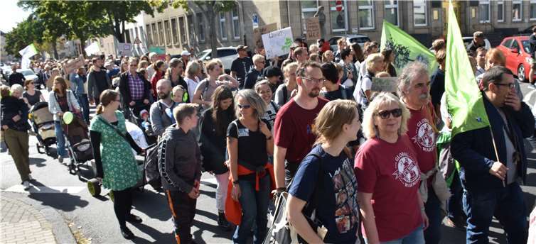 Auch viele ältere Mitbürger beteiligten sich an der Klimaschutz Demo.