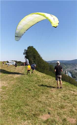 Auch vom Hangstartplatz ausging es beim Fliederfest in die Lüfte. Foto: privat