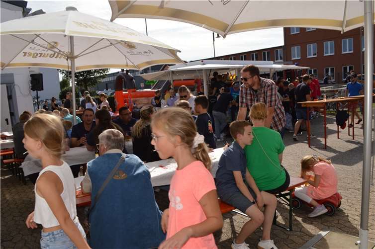 Auch vor dem Gerätehaus herrschte Hochbetrieb.