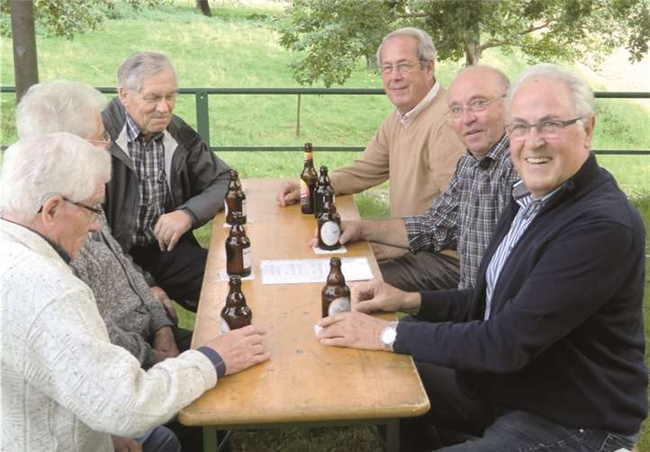 Auch wenn das Grillwetter nicht optimal war, ließen diese Herren sich die Grilllaune nicht nehmen. privat