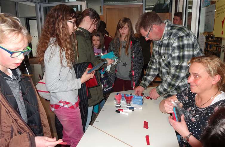 Auch wenn die Abgabe der Smartphones schwerfiel, beinahe alle Schüler hielten sich in der Fastenwoche an das Verbot. privat