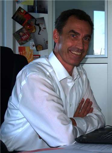 Auch wenn er seit dem 1. Januar das Evangelische Militärpfarramt in Mayen leitet, an seinem Schreibtisch in Bad Neuenahr sitzt er nach wie vor viel: Karsten Wächter.  SCHÜ