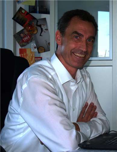 Auch wenn er seit dem 1. Januar das Evangelische Militärpfarramt in Mayen leitet, an seinem Schreibtisch in Bad Neuenahr sitzt er nach wie vor viel: Karsten Wächter.  SCHÜ