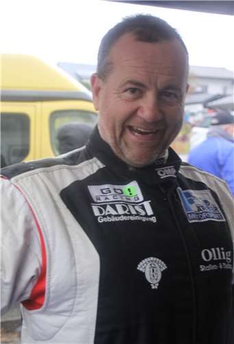 Auch wenn es am Ende nicht für einen Podestplatz reichte, ließ sich Frank Färber den Spaß an der Traditionsrallye nicht verderben.