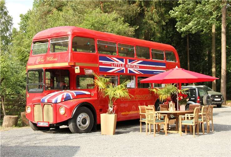 Little Britain – Brexit einmal anders herum Auch wenn man sie nicht als Location anmietet,bieten die Doppeldecker doch eine wunderbare Kulisse.
