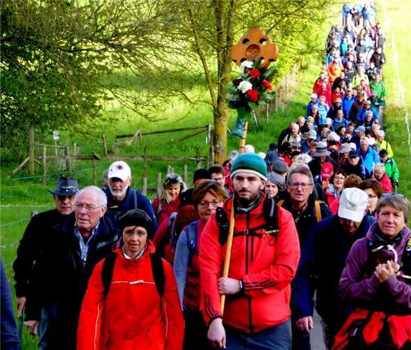 Auch zeitweise Wetterkapriolen vermiesten die Pilgerlaune nicht, hier beim Start in den 2. Tag.