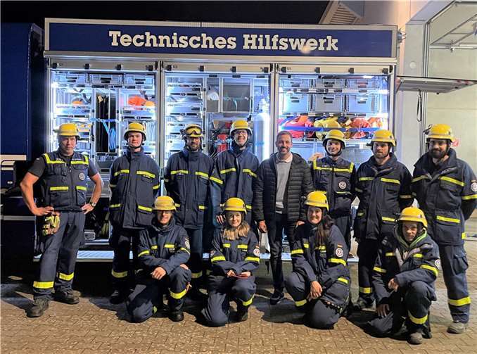 Auch zu später Stunde findet in der Werftstraße 15 die Ausbildung des THW OV Andernach statt. Bei einem Vor-Ort Termin konnte sich OB-Kandidat Christian Greiner ein Bild von der Leistungsfähigkeit des Ortsverbandes verschaffen. Foto: FWG Andernach e.V.