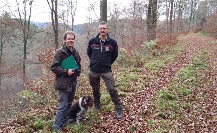 Auditor Hendrik von Riewel und Revierleiter Christoph Schmallenbach (v.l.).  Bolko Haase