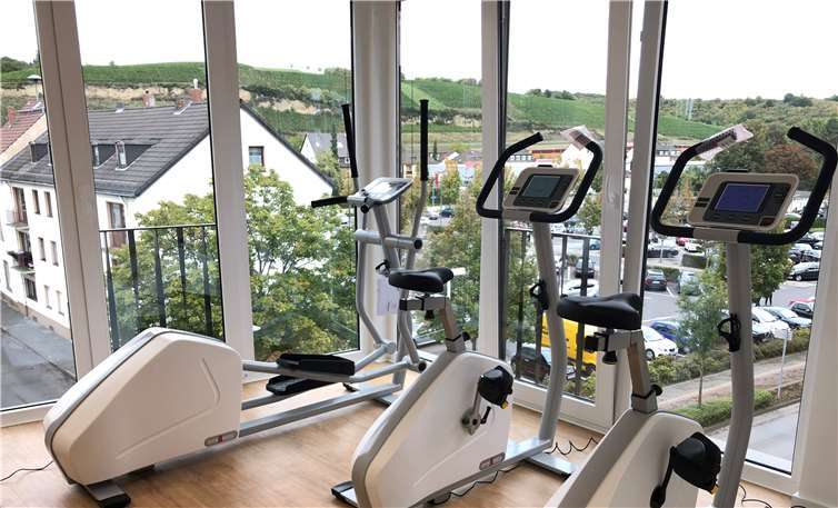 Auf 200 m² Fläche laden chipkartengesteuerte Geräte zu Krafttraining,Ausdauertraining, Beweglichkeitstraining und Funktionellem Training ein.