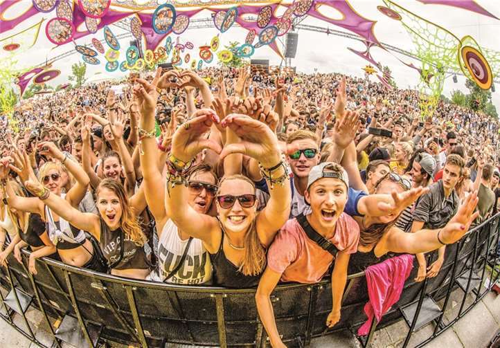 Auf 40 Floors feiern die Besucher die „Ruhr-in-Love“ in Oberhausen. Danach kann man auf einem der zahlreichen After-Parties einfach weiterfeiern. www.ruhr-in-love.de