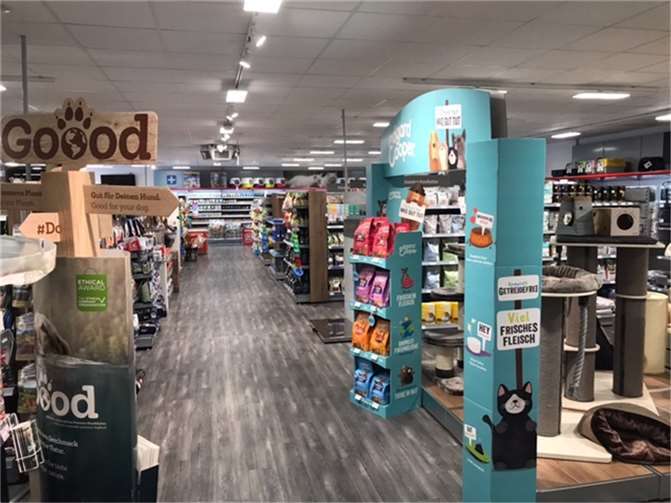 Zoo & Co. – Da geht’s Tier gut Auf 530 m² bietet der Markt ein großes Warenangebot.