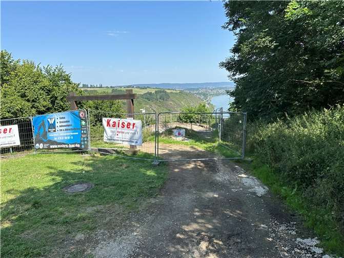 Auf Andernachs „Hausberg“, dem Kranenberg haben die Bauarbeiten zur Erweiterung der Kanzel begonnen. Foto: HG Hansen