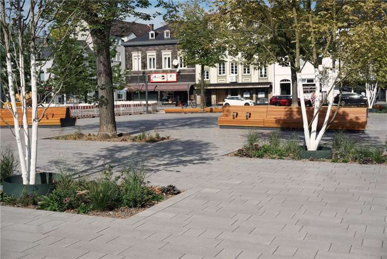 Stadtrat Neuwied: Kontroverse Diskussion ums Heimathaus Auf Anfrage der SPD-Fraktion teilte OB Ja Einig mit, dass kein Termin für die Installation der Toilettenanlage auf dem Marktplatz abgegeben werden kann.